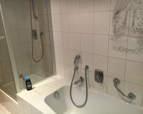 Badezimmer mit Wanne