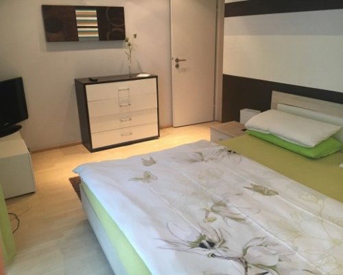 Schlafzimmer mit Doppelbett