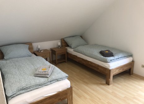 Zweibettzimmer mit getrennten Betten