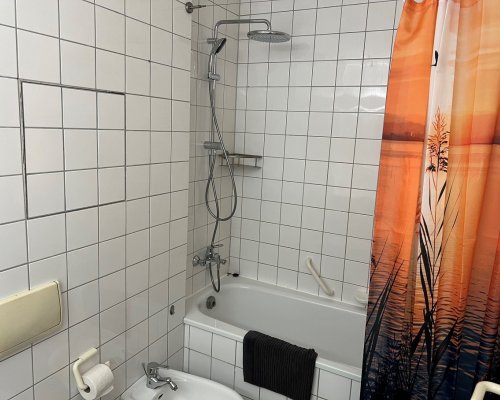 Badezimmer mit Badewanne