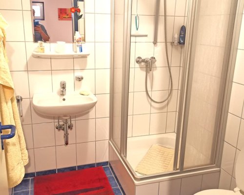 Doppelzimmer mit eigener Nasszelle in Düsseldorf Hassels